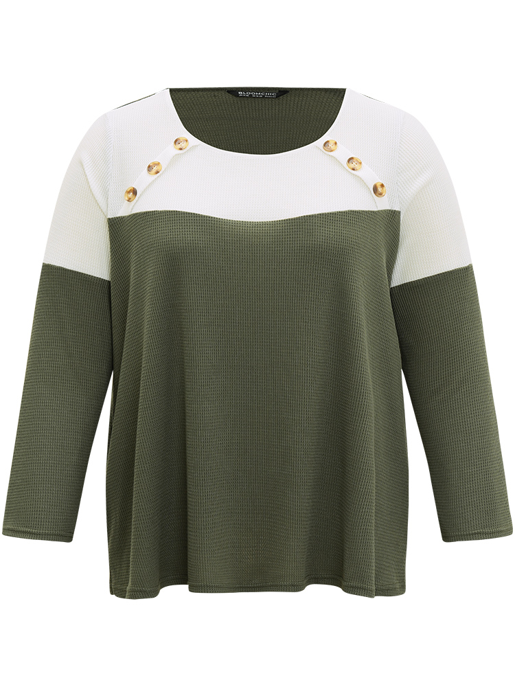 Plus Size Colorblock Contrast Button Detail Crew Neck T-shirt ArmyGreen Women Casual Contrast Plain Round Neck Dailywear T-shirts BloomChic 26/4X 
