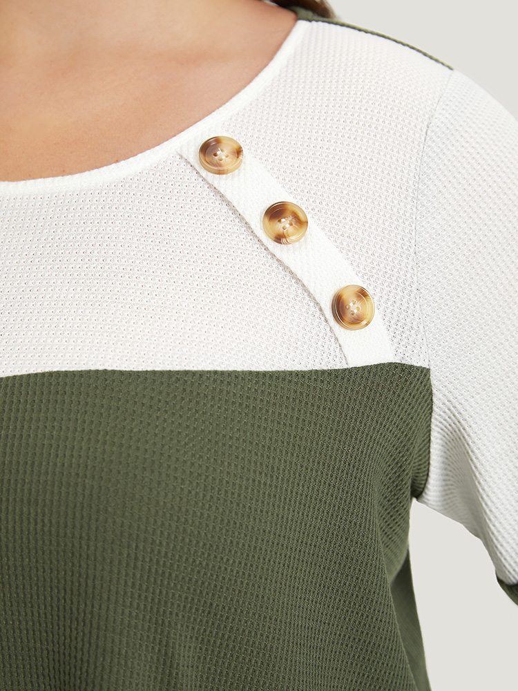 Plus Size Colorblock Contrast Button Detail Crew Neck T-shirt ArmyGreen Women Casual Contrast Plain Round Neck Dailywear T-shirts BloomChic 26/4X 