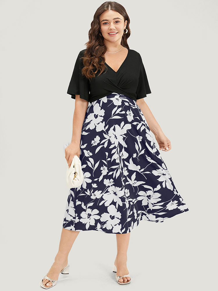 

Plus Size Silhouette Floral Print Patchwork Crossover Pocket Dress Navy Women Office Patchwork V-neck Short sleeve Curvy Midi Dress BloomChic