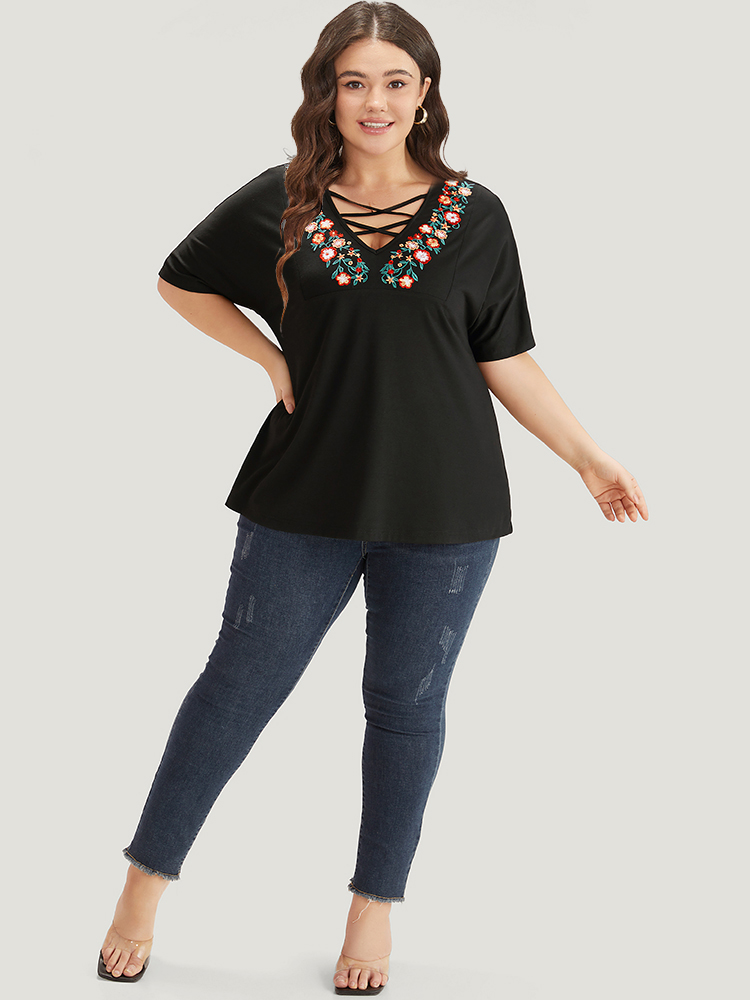 

Plus Size Floral Embroidered Crisscross Batwing Sleeve T-shirt Black Women Elegant Embroidered Bohemian Print V-neck Dailywear T-shirts BloomChic