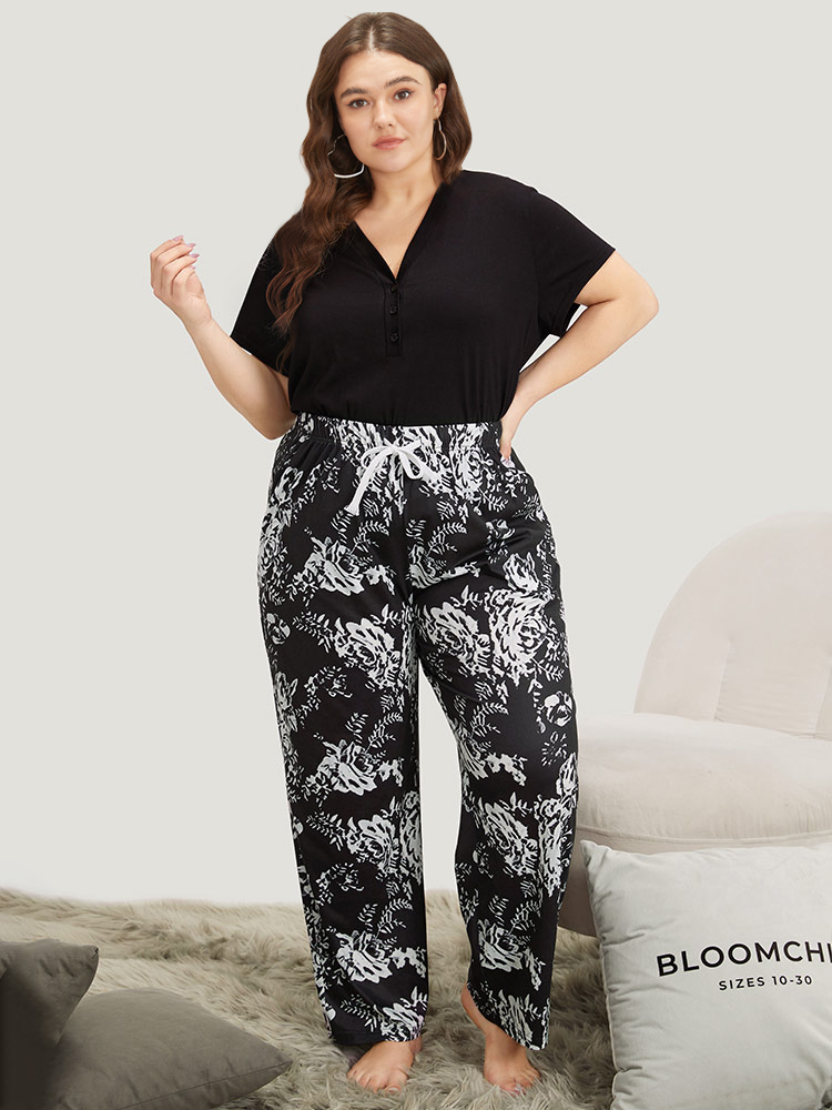 

Plus Size Silhouette Floral Print Drawstring Pocket Elastic Waist Sleep Shorts BlackFlower Pocket Casual Dailywear Silhouette Floral Print Sleep Bottoms  Bloomchic