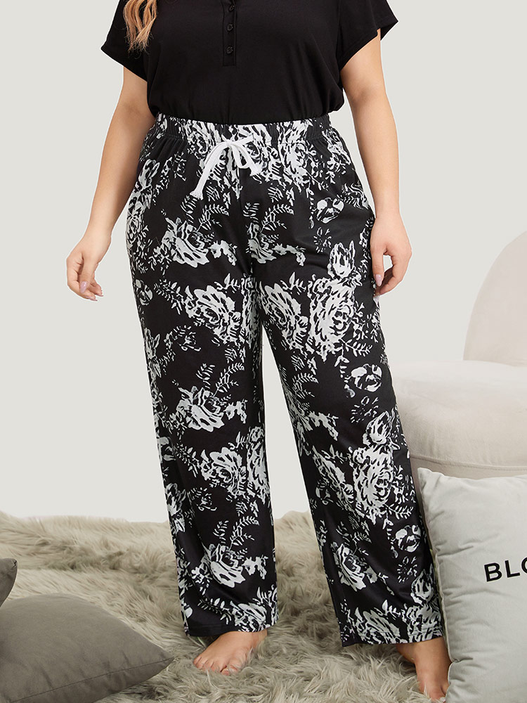 

Plus Size Silhouette Floral Print Drawstring Pocket Elastic Waist Sleep Shorts BlackFlower Pocket Casual Dailywear Silhouette Floral Print Sleep Bottoms  Bloomchic