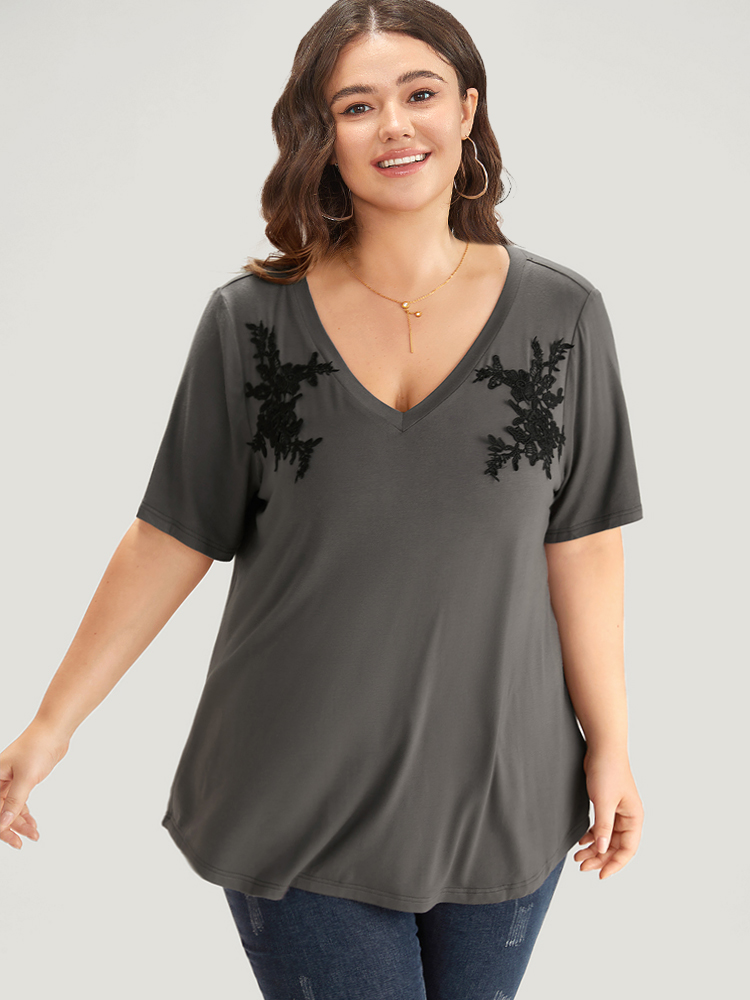 

Plus Size Supersoft Essentials Floral V Neck Short Sleeve T-shirt DimGray Women Elegant Embroidered Silhouette Floral Print V-neck Dailywear T-shirts BloomChic