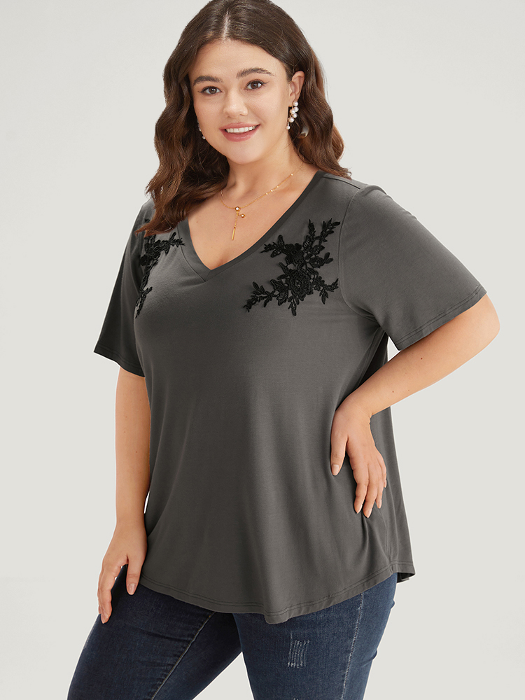 

Plus Size Supersoft Essentials Floral V Neck Short Sleeve T-shirt DimGray Women Elegant Embroidered Silhouette Floral Print V-neck Dailywear T-shirts BloomChic