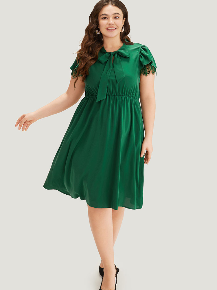 

Plus Size Solid Knot Neck Pocket Eyelet Lace Dress Green Women Office Plain Tie Neck Sleeveless Curvy Midi Dress BloomChic