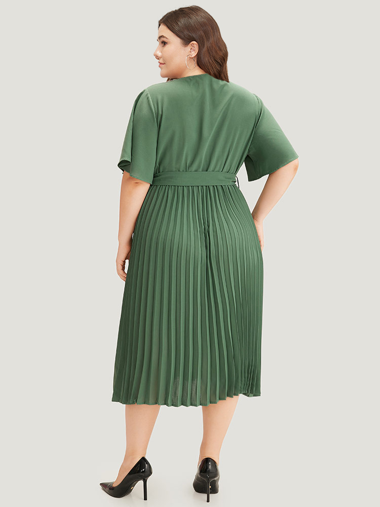 

Plus Size Plain Belted Overlap Collar Pleated Hem Dress Emerald Women Office Plain V-neck Short sleeve Curvy Midi Dress BloomChic