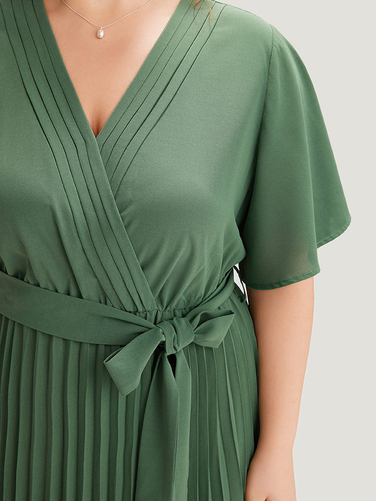 Plus Size Plain Belted Overlap Collar Pleated Hem Dress Emerald Women Office Plain V-neck Short sleeve Curvy Midi Dress BloomChic 10/M 