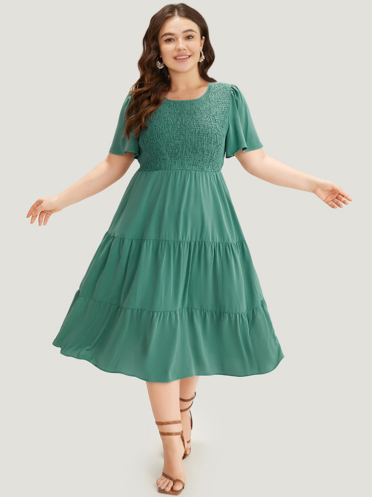 

Plus Size Solid Shirred Pocket Layered Hem Dress Emerald Women Elegant Plain Round Neck Short sleeve Curvy Midi Dress BloomChic