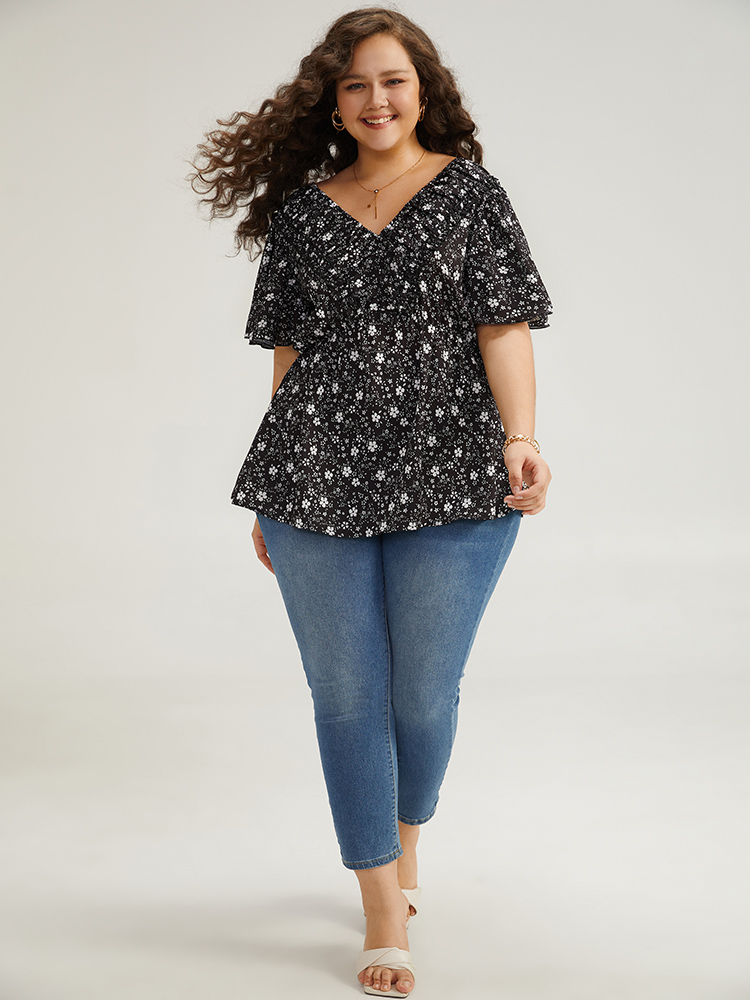 

Plus Size Black Ditsy Floral Flutter Sleeve Ruched Blouse Women Elegant Short sleeve V-neck Dailywear Blouses BloomChic