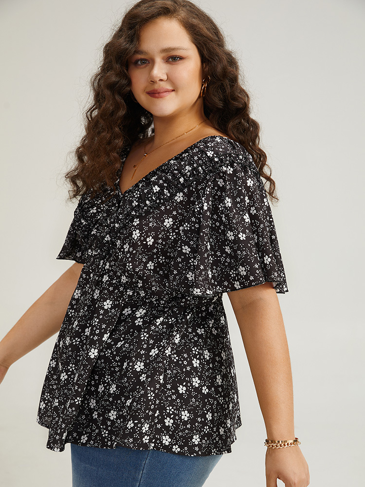 Plus Size Black Ditsy Floral Flutter Sleeve Ruched Blouse Women Elegant Short sleeve V-neck Dailywear Blouses BloomChic 18-20/2X 