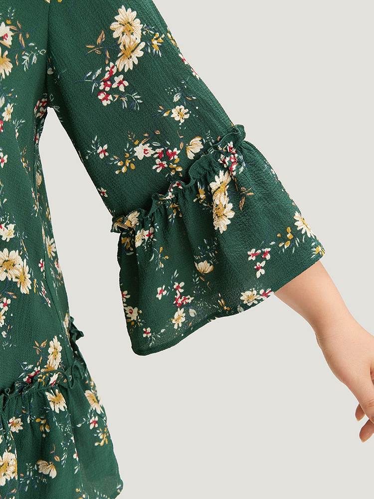 Plus Size Women Dailywear Ditsy Floral Ruffles Ruffle Sleeve Elbow-length sleeve Tie Neck Elegant Blouses BloomChic 