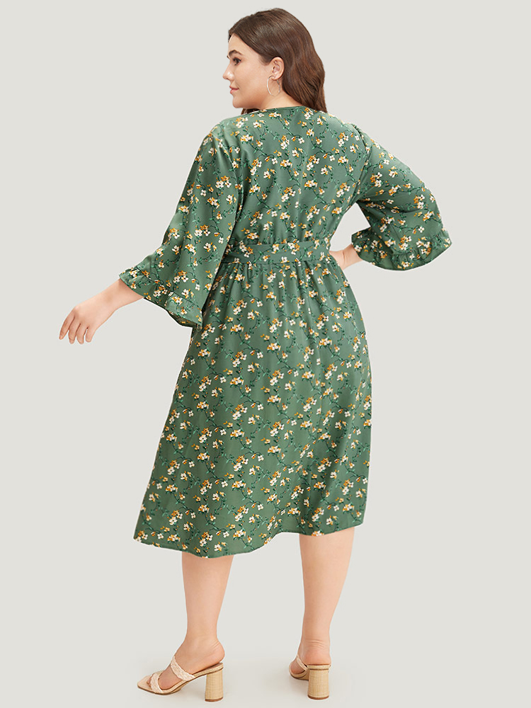 Plus Size Women Dailywear Ditsy Floral Frill Trim Regular Sleeve Elbow-length sleeve V-neck Pocket Belt Elegant Dresses BloomChic 