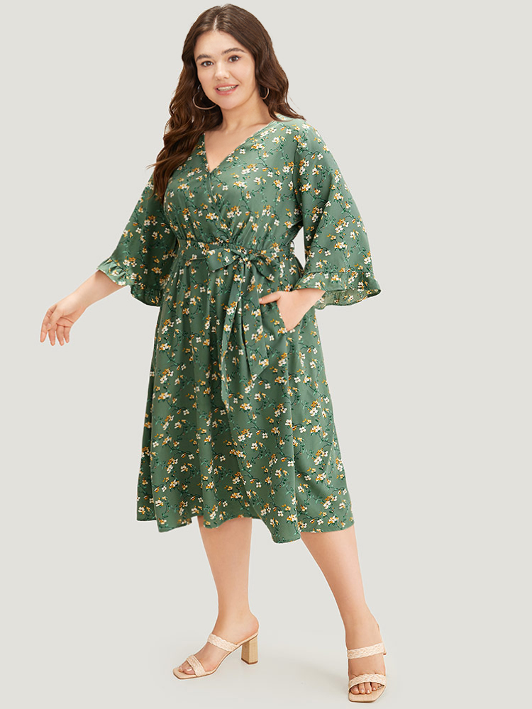 

Plus Size Floral Print Surplice Neck Flutter Trim Dress Green Women Elegant Printed V-neck Elbow-length sleeve Curvy Midi Dress BloomChic