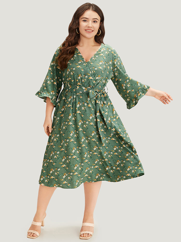 Plus Size Women Dailywear Ditsy Floral Frill Trim Regular Sleeve Elbow-length sleeve V-neck Pocket Belt Elegant Dresses BloomChic 