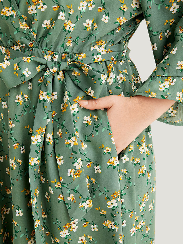 Plus Size Women Dailywear Ditsy Floral Frill Trim Regular Sleeve Elbow-length sleeve V-neck Pocket Belt Elegant Dresses BloomChic 