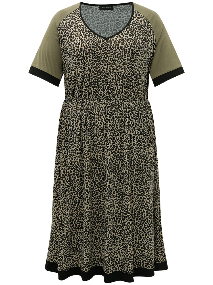 

Plus Size Leopard Print Pocket Patchwork Gathered Contrast Trim Dress ArmyGreen Women Casual Gathered V-neck Half Sleeve Curvy Midi Dress BloomChic