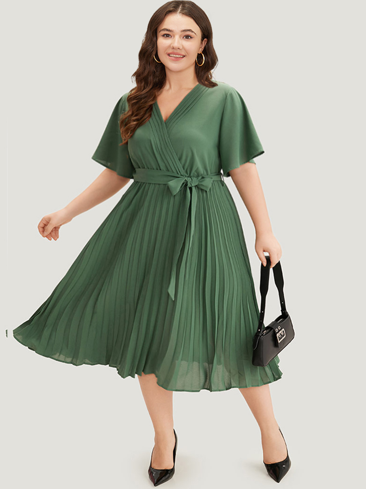 

Plus Size Plain Belted Overlap Collar Pleated Hem Dress Emerald Women Office Plain V-neck Short sleeve Curvy Midi Dress BloomChic