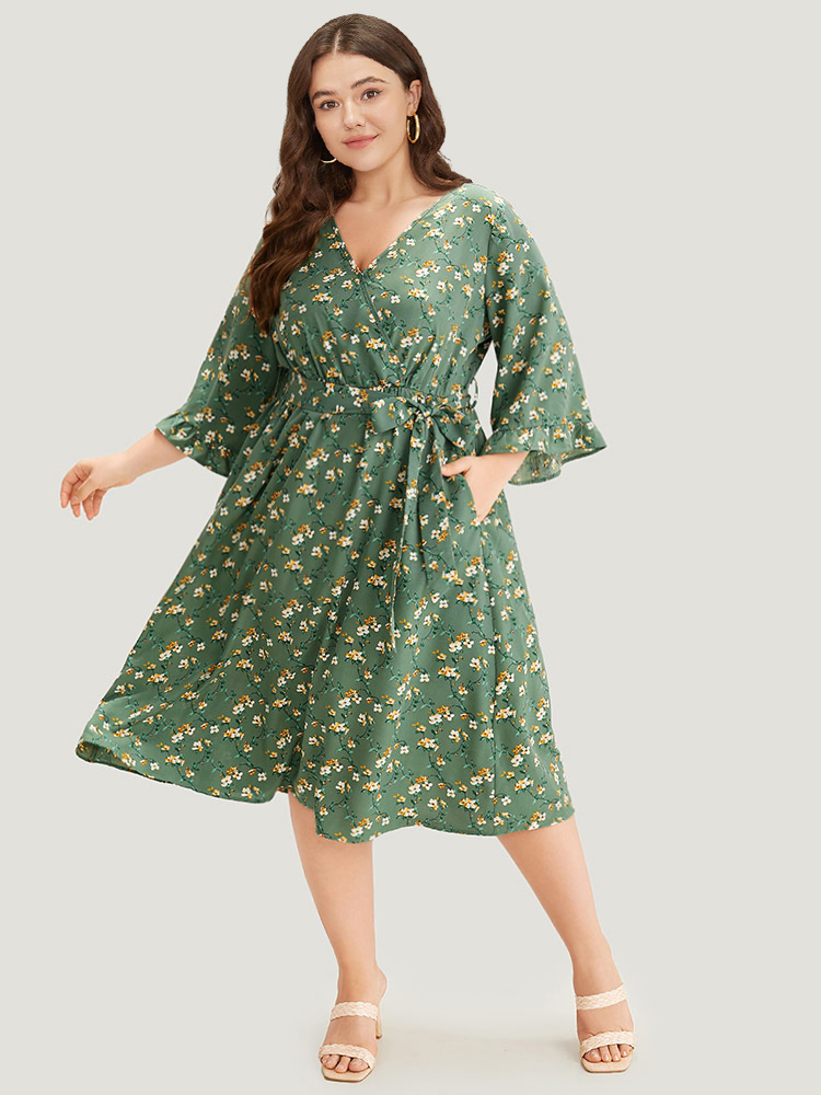 Plus Size Women Dailywear Ditsy Floral Frill Trim Regular Sleeve Elbow-length sleeve V-neck Pocket Belt Elegant Dresses BloomChic 