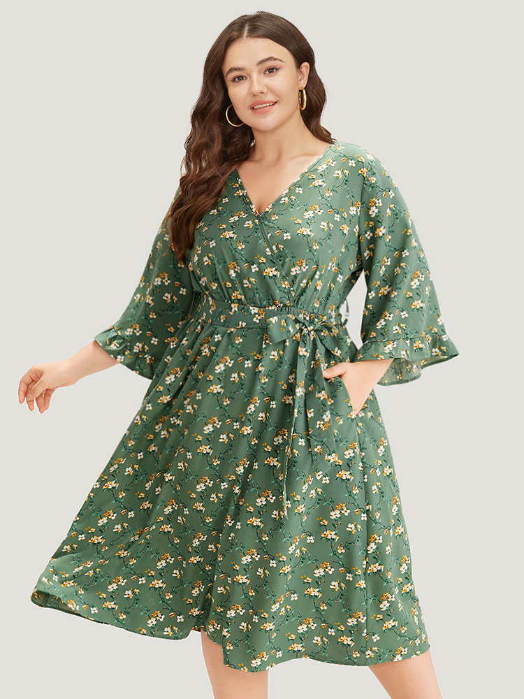Plus Size Women Dailywear Ditsy Floral Frill Trim Regular Sleeve Elbow-length sleeve V-neck Pocket Belt Elegant Dresses BloomChic 
