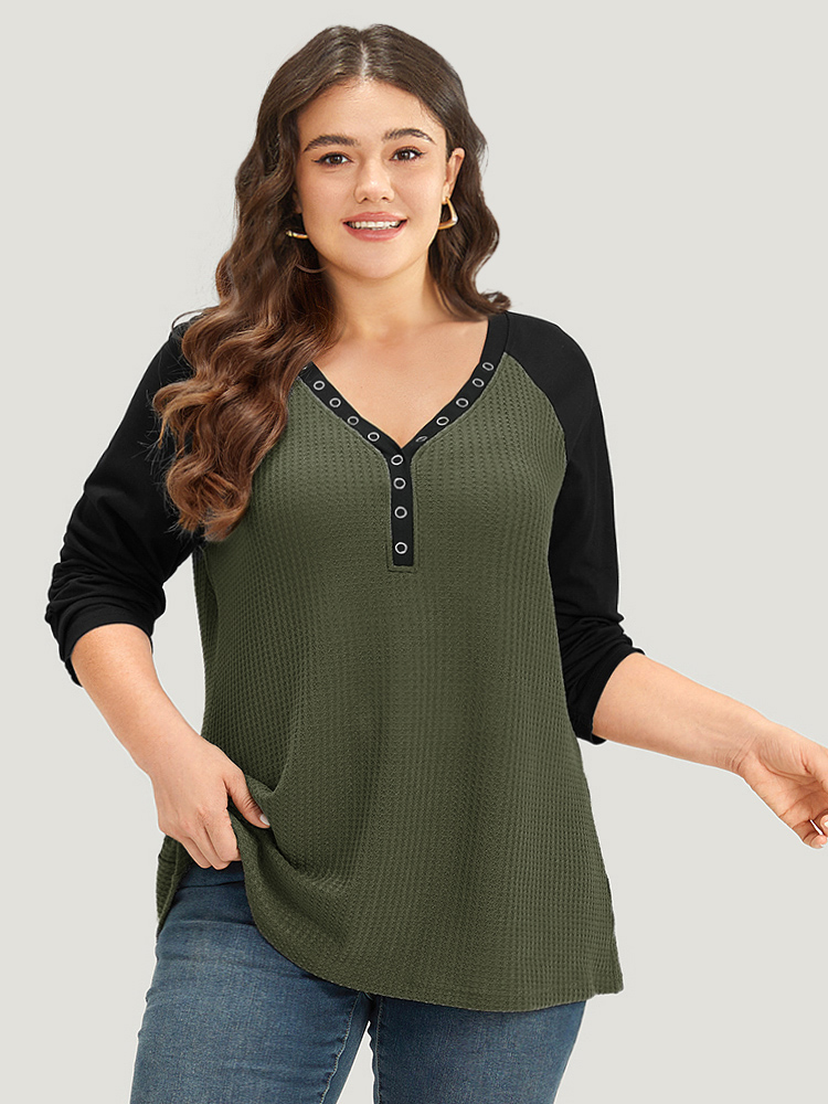 

Plus Size Waffle Knit Raglan Sleeve Metal Buckle Detail T-shirt ArmyGreen Women Casual Contrast Plain V-neck Everyday T-shirts BloomChic