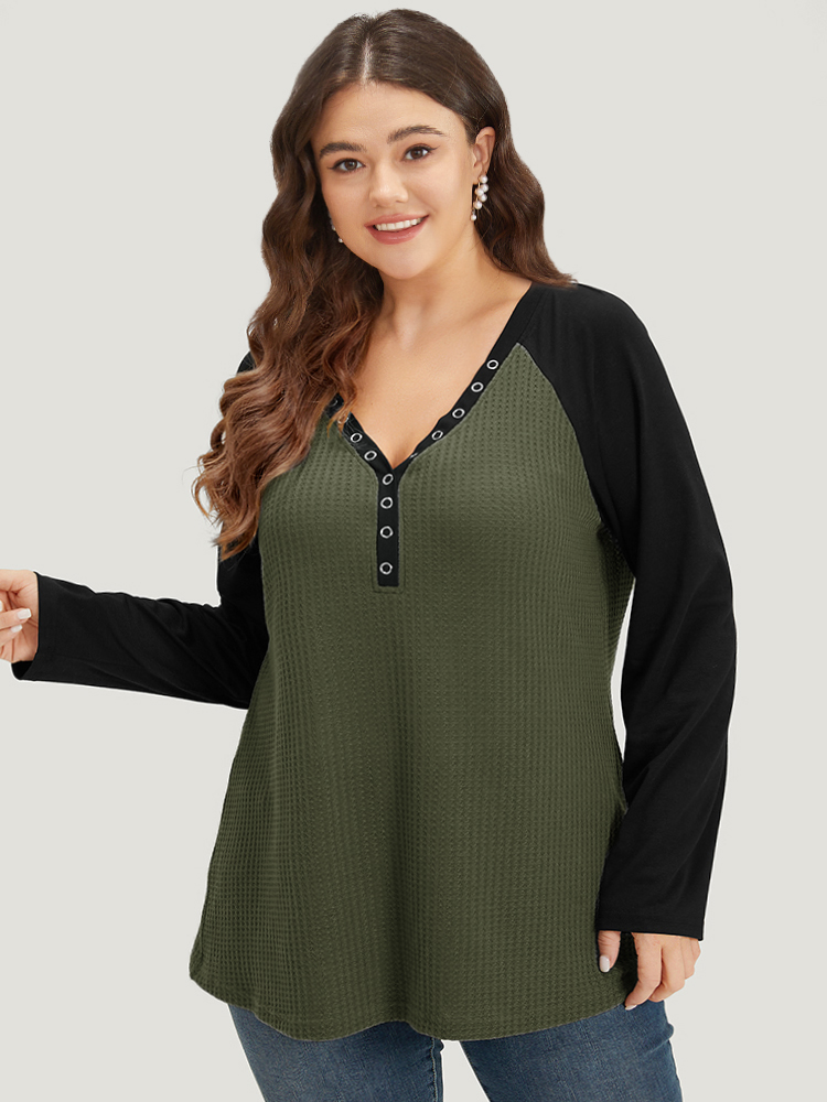 

Plus Size Waffle Knit Raglan Sleeve Metal Buckle Detail T-shirt ArmyGreen Women Casual Contrast Plain V-neck Everyday T-shirts BloomChic