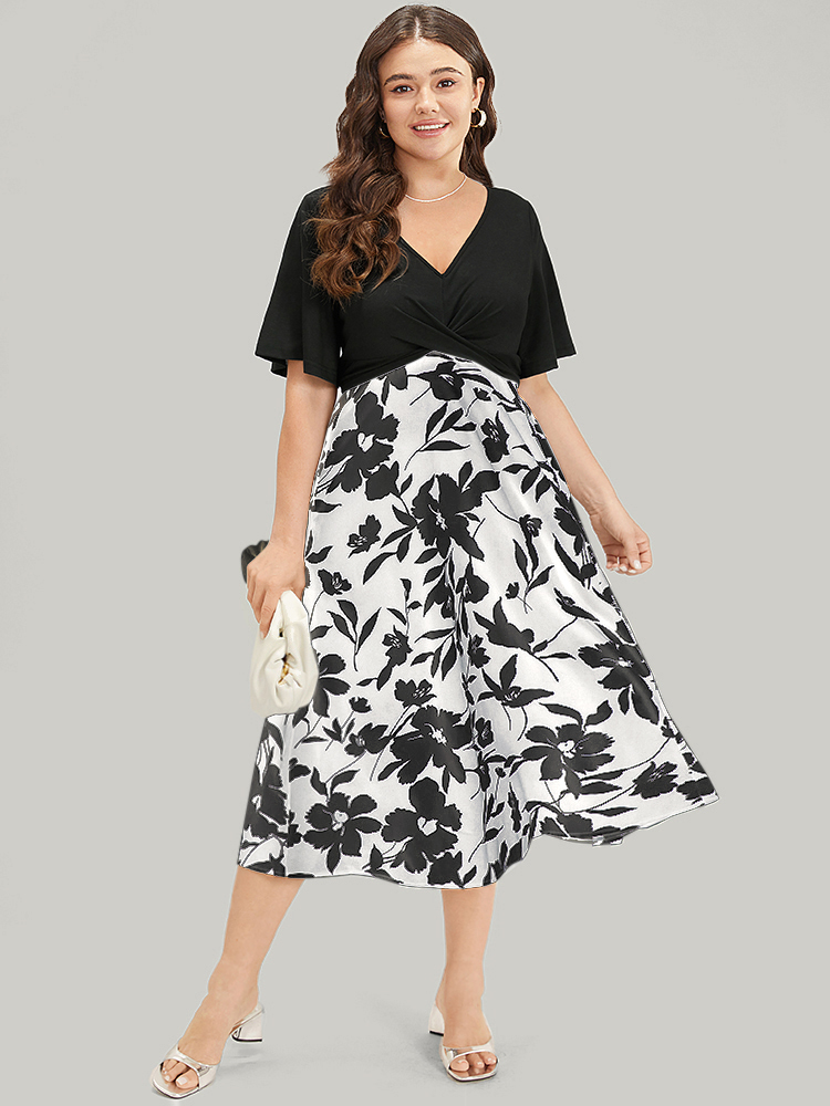 

Plus Size Silhouette Floral Print Patchwork Crossover Pocket Dress White Women Office Patchwork V-neck Short sleeve Curvy Midi Dress BloomChic