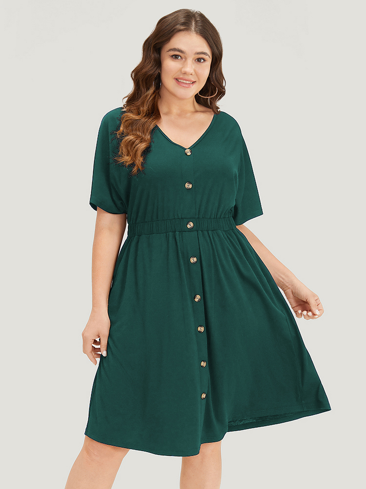 

Plus Size Supersoft Essentials Contrast Button Detail Shirred Pocket Dress DarkGreen Women Casual Plain V-neck Short sleeve Curvy Midi Dress BloomChic