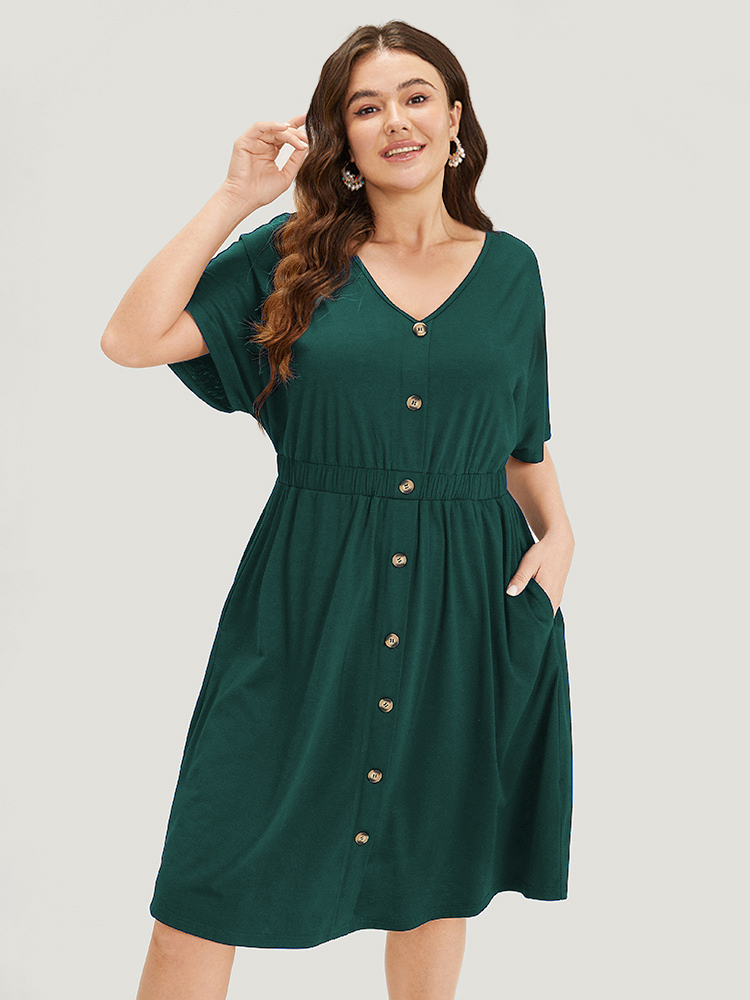 

Plus Size Supersoft Essentials Contrast Button Detail Shirred Pocket Dress DarkGreen Women Casual Plain V-neck Short sleeve Curvy Midi Dress BloomChic