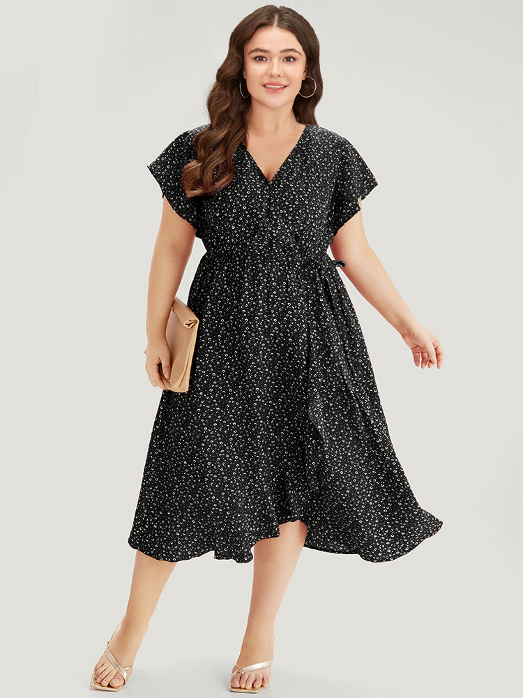 

Plus Size Ditsy Floral Overlap Collar Bowknot Flutter Hem Dress Black Women Office Wrap V-neck Short sleeve Curvy Midi Dress BloomChic