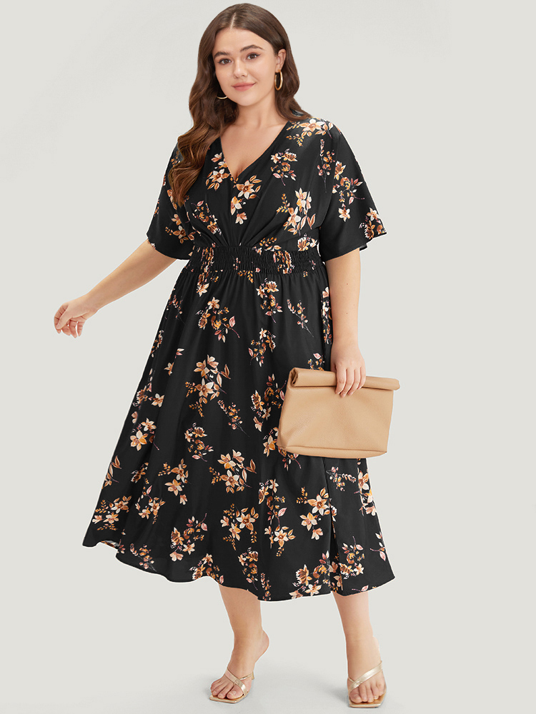 

Plus Size Floral Print Shirred Pocket V Neck Pleated Dress Black Women Office Printed V-neck Short sleeve Curvy Midi Dress BloomChic