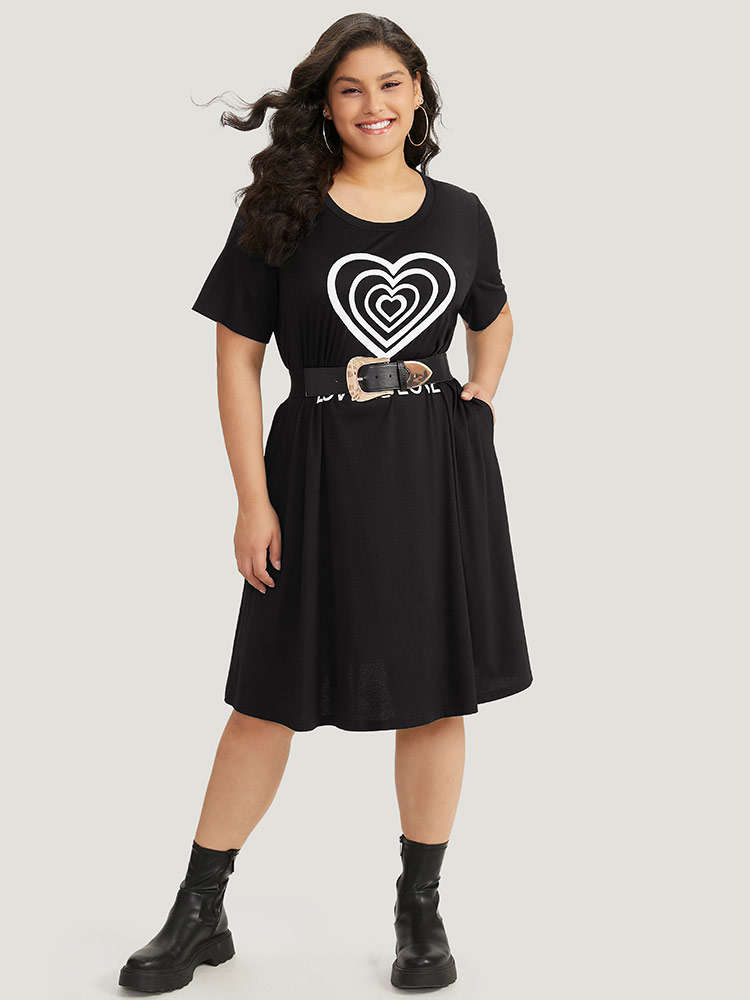 

Plus Size Supersoft Essentials Heart & Letter Pocket Crew Neck Dress Black Women Casual Plain Curvy Midi Dress BloomChic