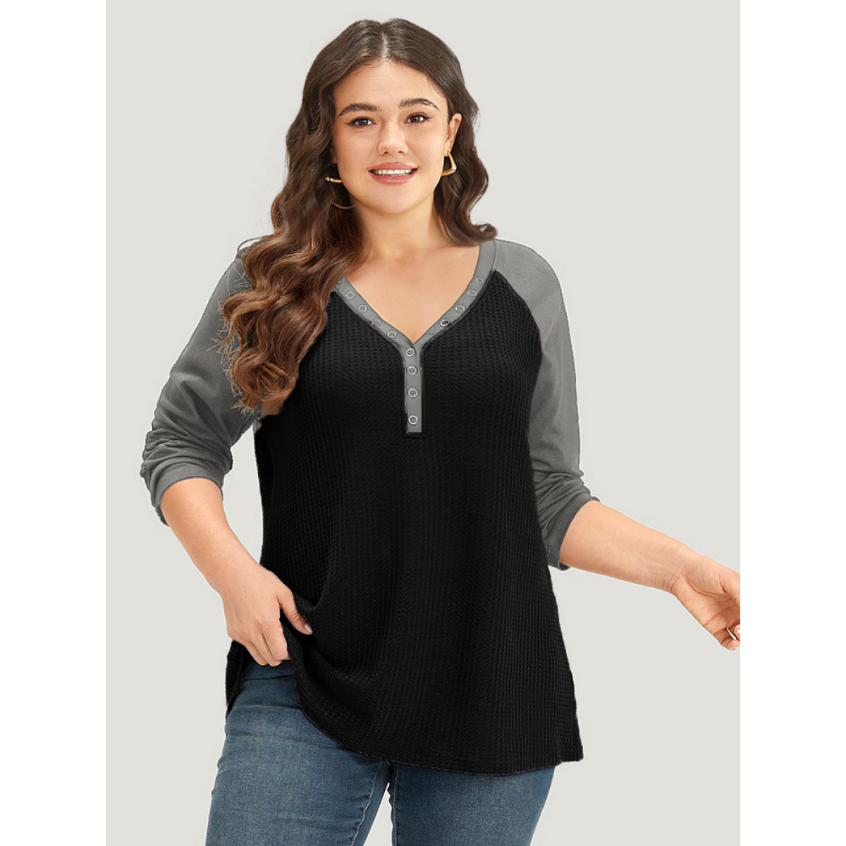 

Plus Size Waffle Knit Raglan Sleeve Metal Buckle Detail T-shirt Black Women Casual Contrast Plain V-neck Everyday T-shirts BloomChic