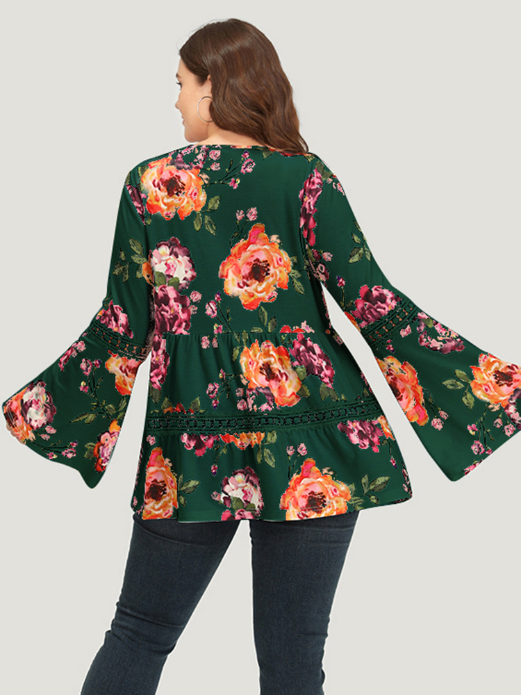 

Plus Size Floral Print Lace Panel Bell Sleeve T-shirt DarkGreen V-neck Long Sleeve Casual Jersey Tops