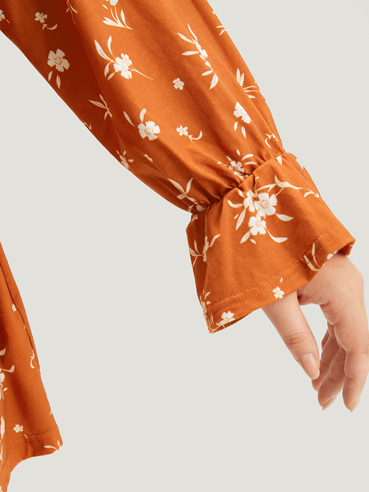 Plus Size Women Dailywear Silhouette Floral Print Elastic cuffs Raglan sleeve Long Sleeve Tie Neck Elegant T-shirts BloomChic 