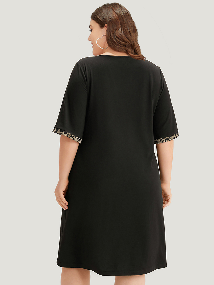 Plus Size Women Dailywear Leopard Plain Regular Sleeve Short sleeve V-neck Pocket Casual Dresses BloomChic 