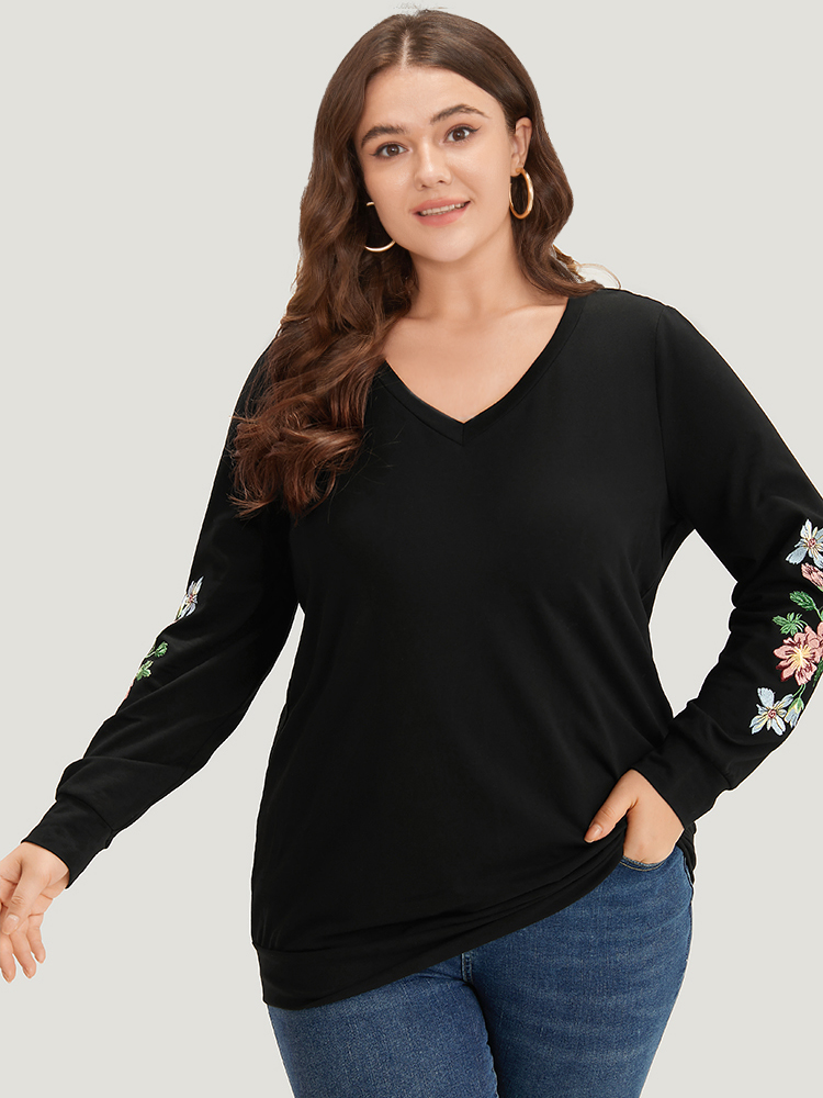 

Plus Size Floral Embroidered Elastic Cuffs V Neck Sweatshirt Women Black Elegant Elastic cuffs V-neck Dailywear Sweatshirts BloomChic