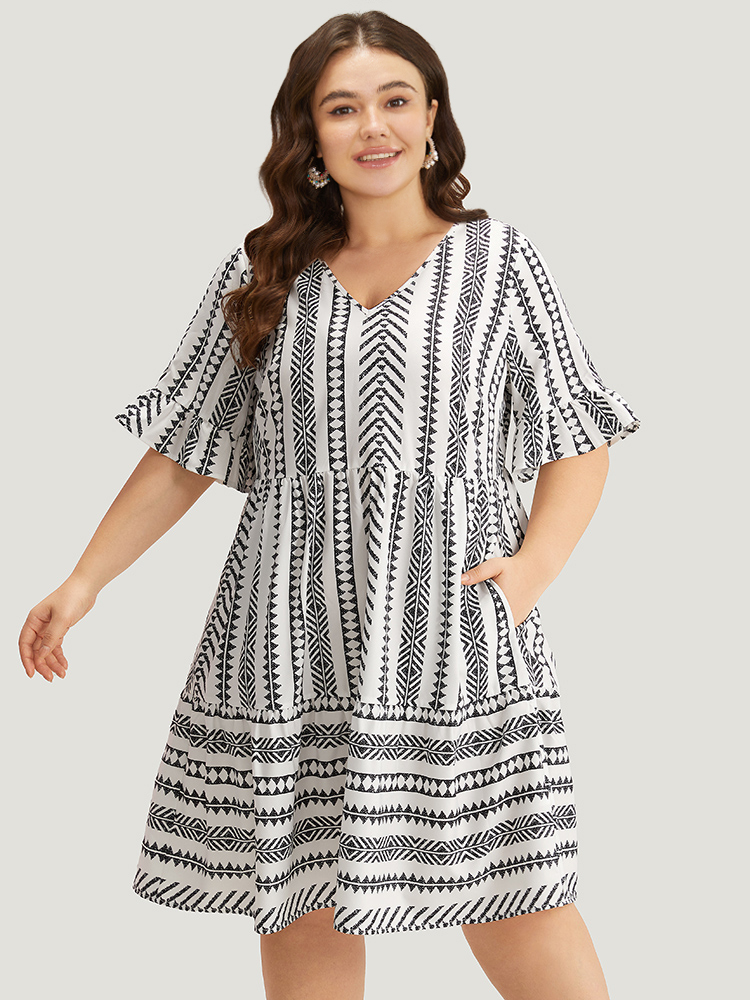 

Plus Size Striped Geo Patchwork Pocket Bell Sleeve Dress White Women Vacation Patchwork V-neck Short sleeve Curvy Knee Dress BloomChic