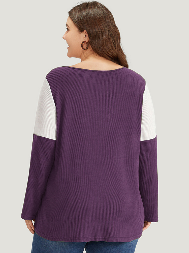 

Plus Size Colorblock Contrast Button Detail Crew Neck T-shirt Mauve Women Casual Contrast Plain Round Neck Dailywear T-shirts BloomChic