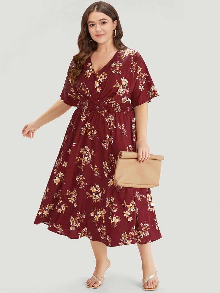 

Plus Size Floral Print Shirred Pocket V Neck Pleated Dress Burgundy Women Office Printed V-neck Short sleeve Curvy Midi Dress BloomChic