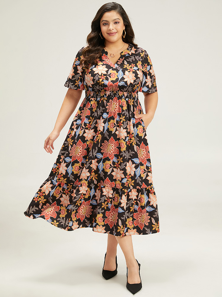 

Plus Size Floral Print Shirred Pocket Notched Ruffled Hem Dress Black Women Vacation Printed Notched collar Short sleeve Curvy Midi Dress BloomChic