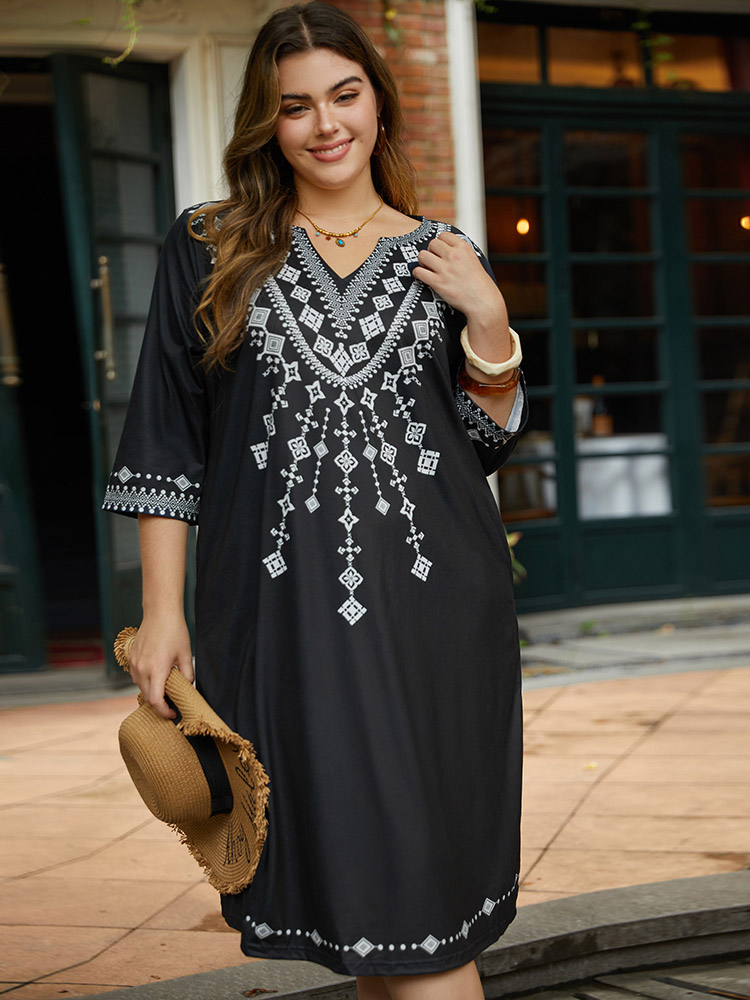 

Plus Size Bandana Print V Neck Pocket Midi Dress Black Women Vacation Plain V-neck Elbow-length sleeve Curvy Midi Dress BloomChic