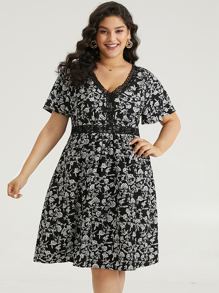 Plus Size Women Dailywear Plants Patchwork Regular Sleeve Short sleeve V-neck Pocket Elegant Dresses BloomChic 