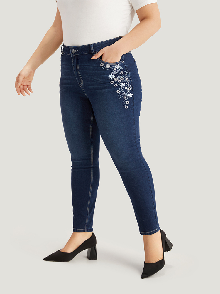Plus Size Floral Embroidered High Rise Skinny Jeans Women DarkBlue Casual Natural Flowers Zipper High stretch Pocket Jeans BloomChic 26/4X 