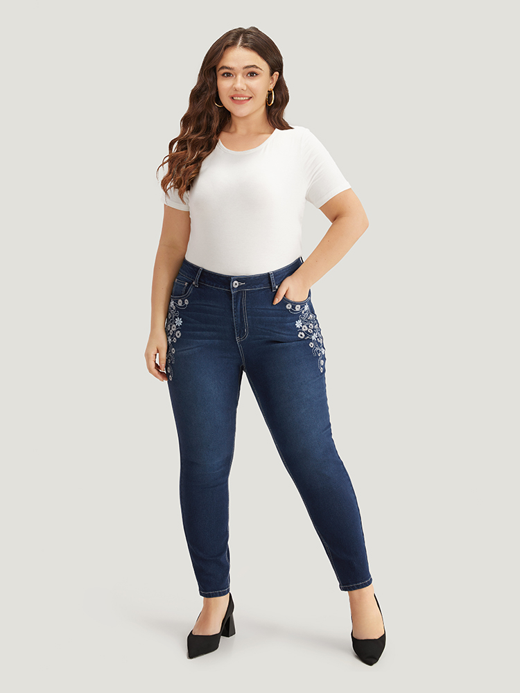 Plus Size Floral Embroidered High Rise Skinny Jeans Women DarkBlue Casual Natural Flowers Zipper High stretch Pocket Jeans BloomChic 26/4X 