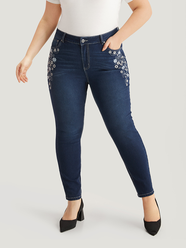Plus Size Floral Embroidered High Rise Skinny Jeans Women DarkBlue Casual Natural Flowers Zipper High stretch Pocket Jeans BloomChic 26/4X 