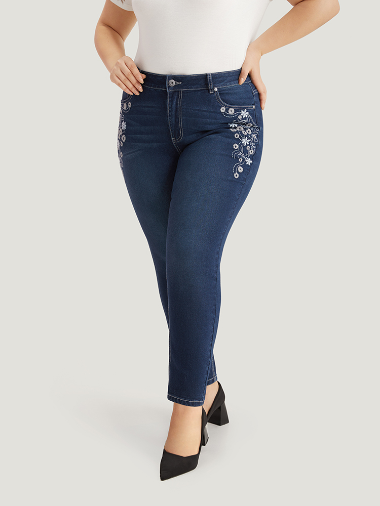 Plus Size Floral Embroidered High Rise Skinny Jeans Women DarkBlue Casual Natural Flowers Zipper High stretch Pocket Jeans BloomChic 26/4X 