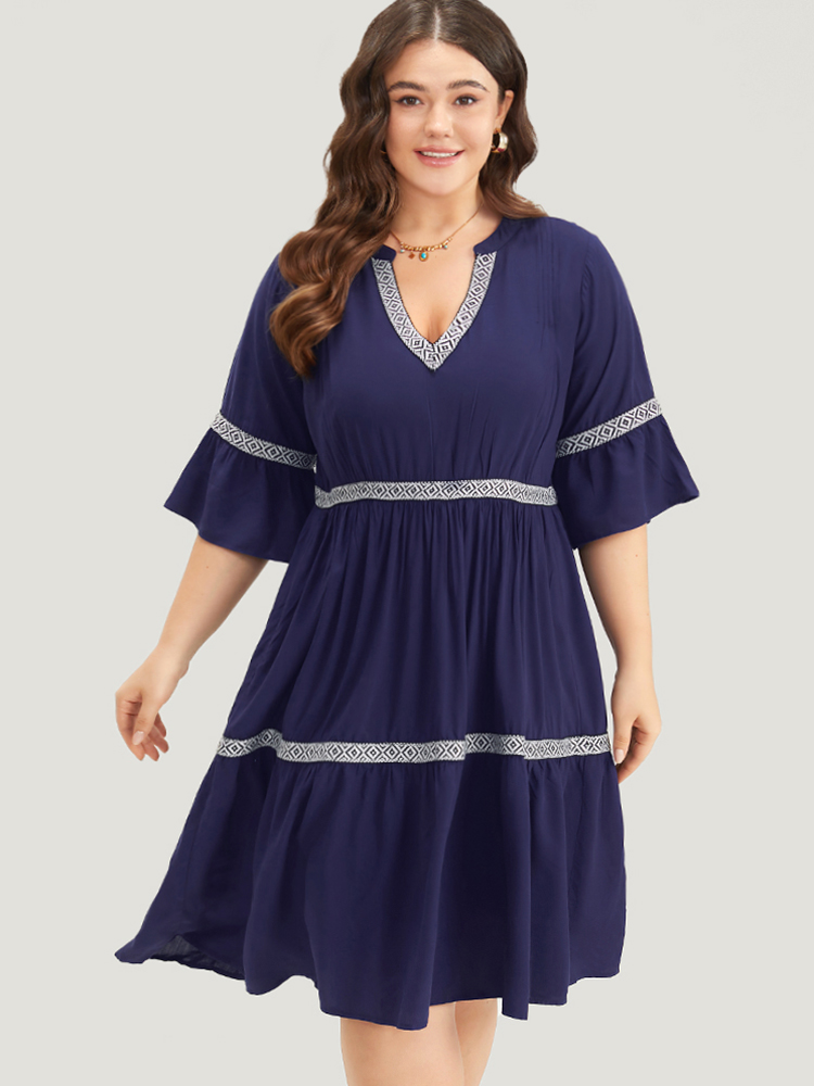 

Plus Size Geometric Trim Notched Bell Sleeve Dress DarkBlue Women Vacation Pleated Notched collar Half Sleeve Curvy Midi Dress BloomChic