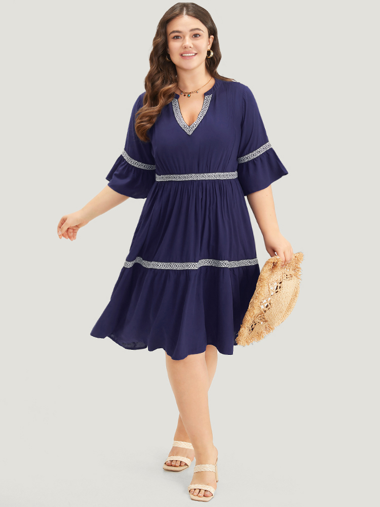 Plus Size Geometric Trim Notched Bell Sleeve Dress DarkBlue Women Vacation Pleated Notched collar Half Sleeve Curvy Midi Dress BloomChic 26/4X 