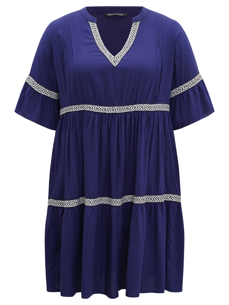 Plus Size Geometric Trim Notched Bell Sleeve Dress DarkBlue Women Vacation Pleated Notched collar Half Sleeve Curvy Midi Dress BloomChic 26/4X 