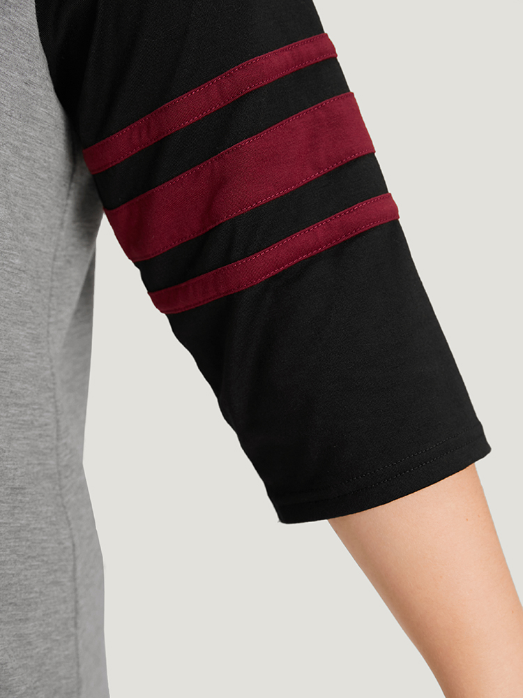 Plus Size Women Dailywear Striped Contrast Raglan sleeve Elbow-length sleeve V-neck Casual T-shirts BloomChic 